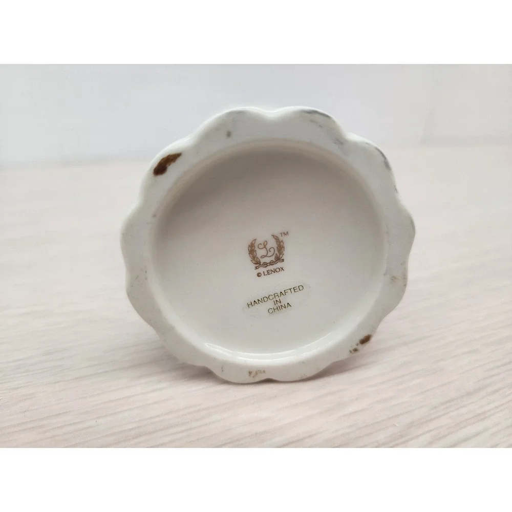 Lenox Bone‎ China Embossed Rose Bud Vase 5.5